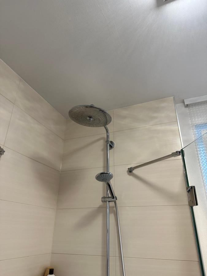 Traumhafte Haushaelfte Mit Kamin, Garten & Whirlpool Lejlighed Berlin Eksteriør billede