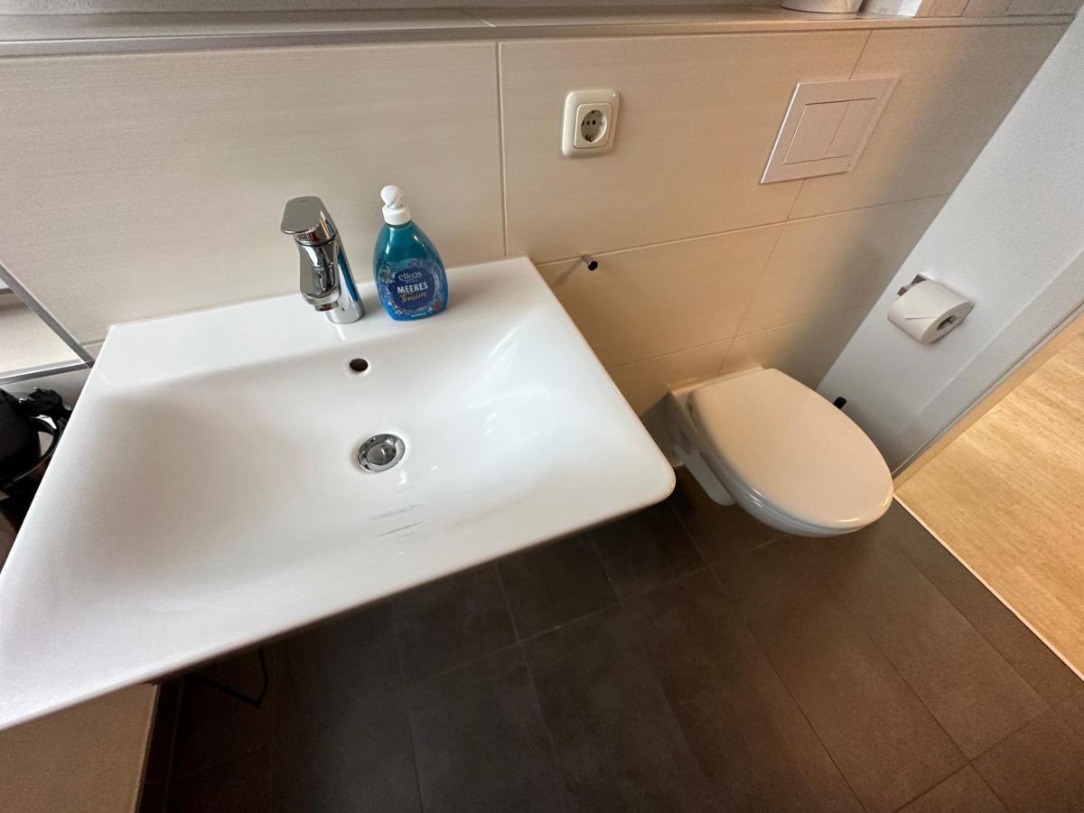 Traumhafte Haushaelfte Mit Kamin, Garten & Whirlpool Lejlighed Berlin Eksteriør billede